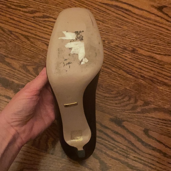 Authentic Gucci size 40 horse- bit black patent leather heels. - Picture 5 of 9